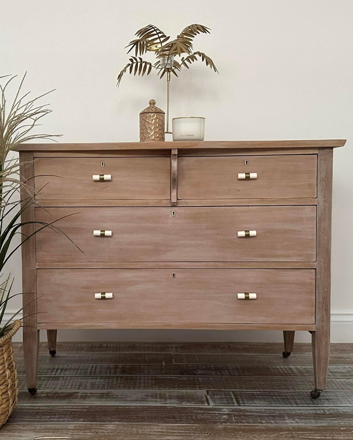 Off-white Resin& Antique Brass T Bar Handle